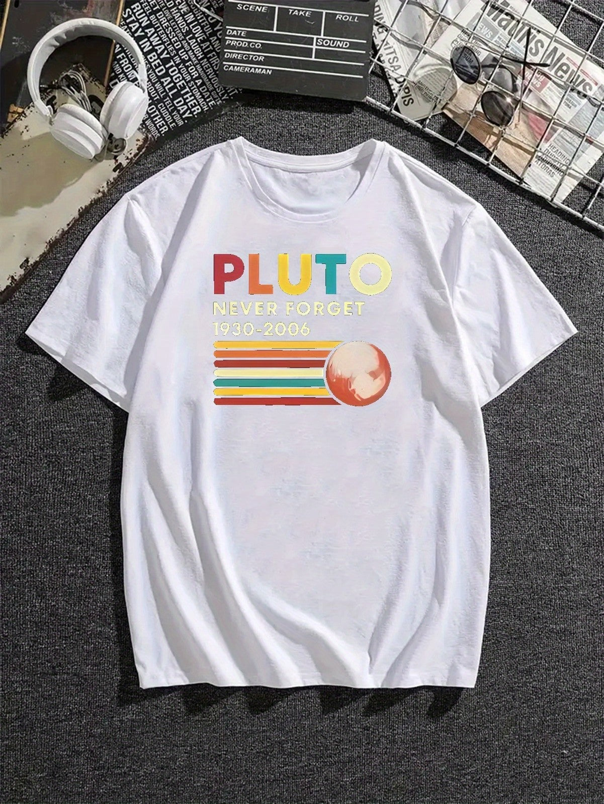 Men's Pluto Never Forget Graphic T-Shirt Funny Space Retro Planet Tee