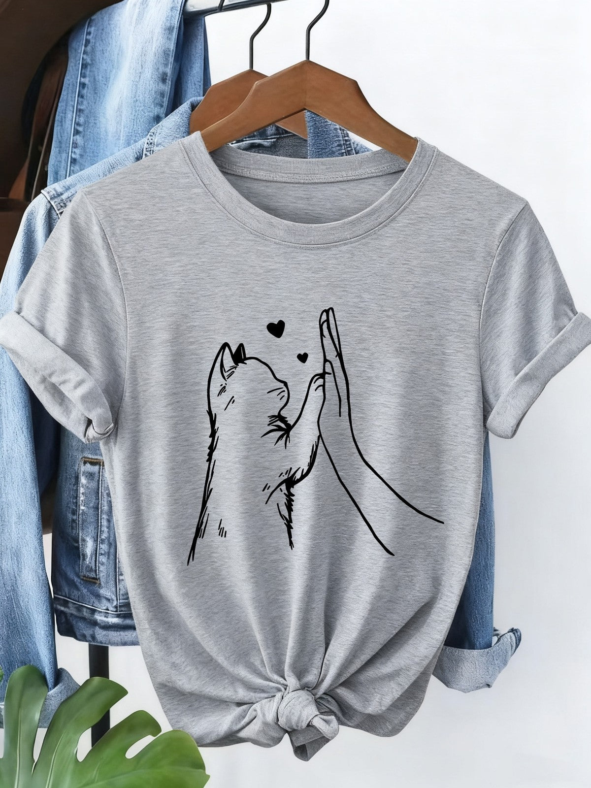 Women's Cat Paw Graphic T-Shirt Cute Pet Lover Casual Crew Neck Short Sleeve Tee