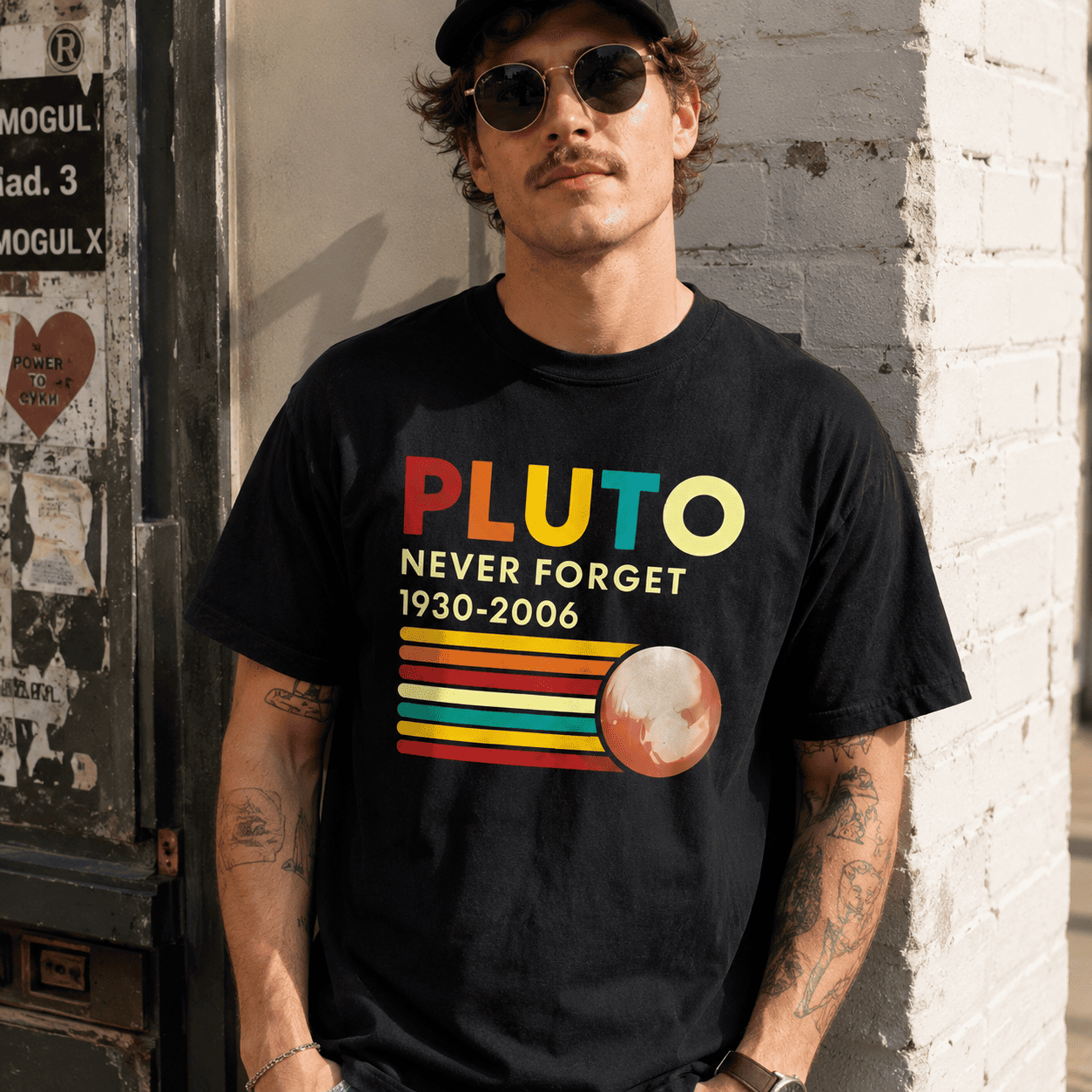 Men's Pluto Never Forget Graphic T-Shirt Funny Space Retro Planet Tee