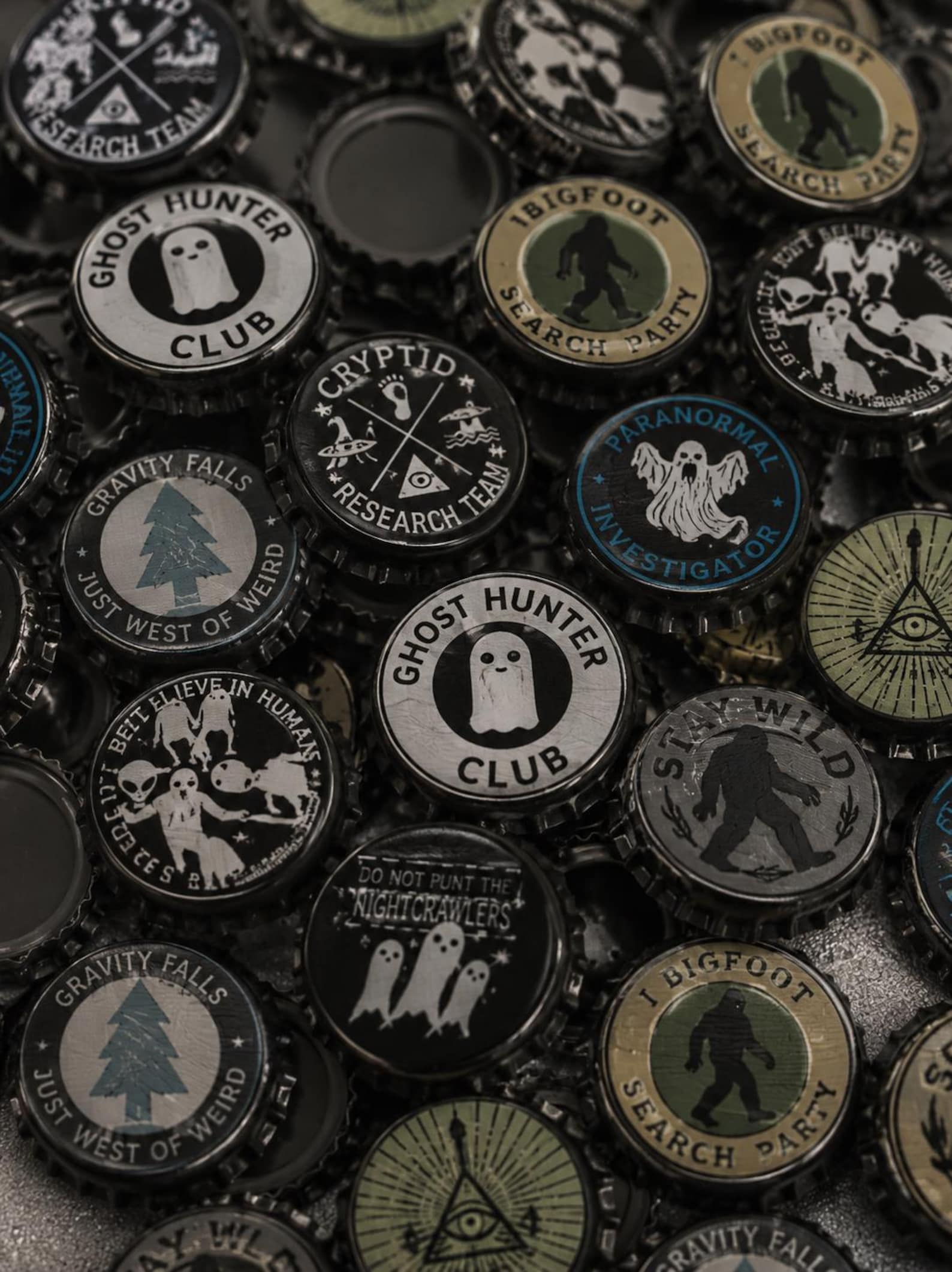 Area 51 Cryptid Research Team Emblem: Metal Bottle Cap Wall Decor (14 Inch)